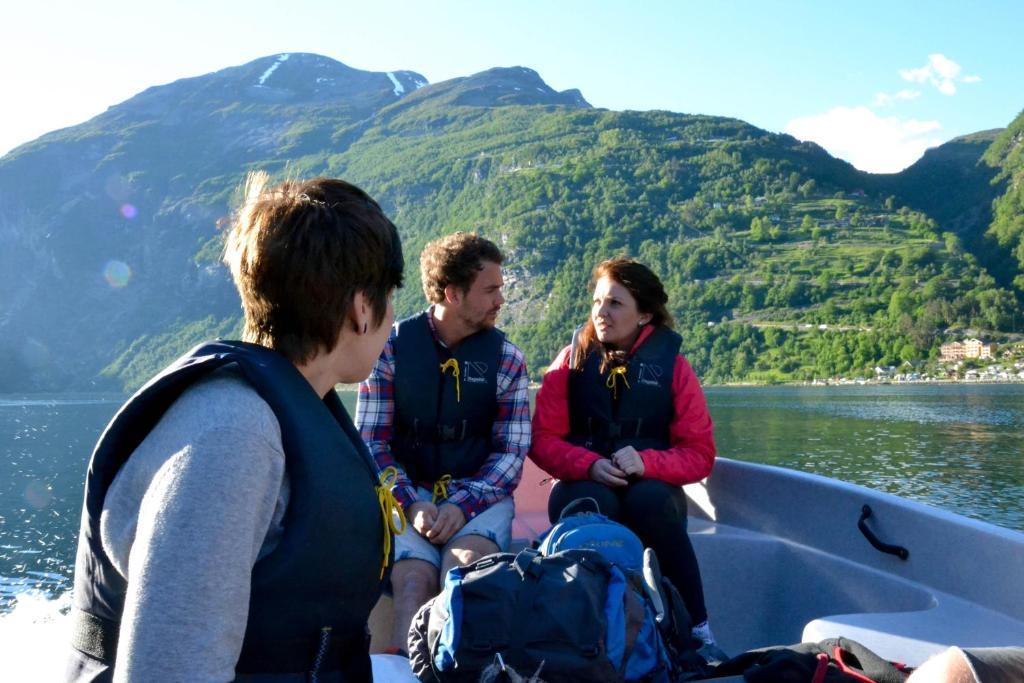 Grande Hytteutleige Og Camping Geiranger Kültér fotó