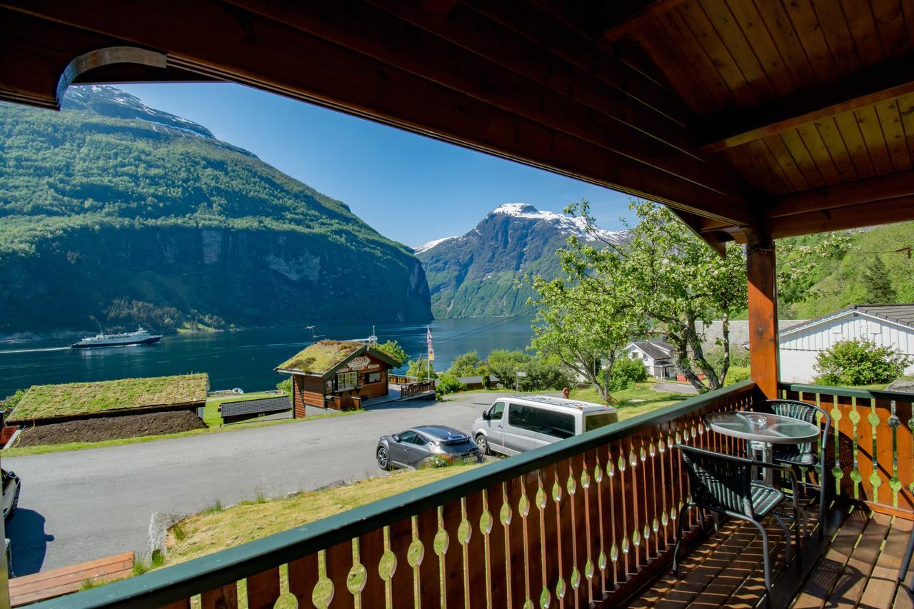 Grande Hytteutleige Og Camping Geiranger Kültér fotó